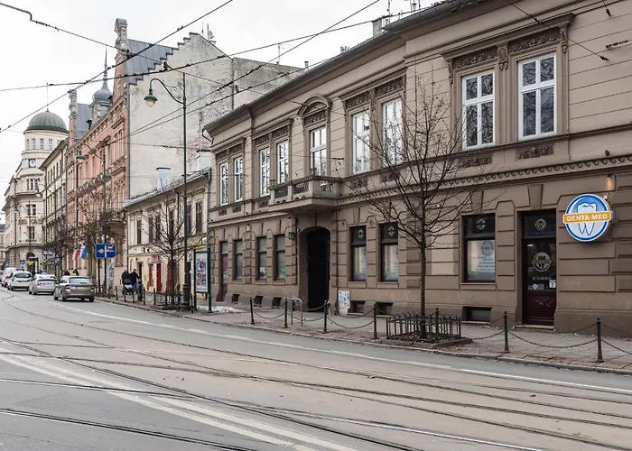 Modern Centrally Located Apartments - By Upstairs